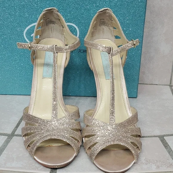 Betsy Johnson Silver Stilettos - Picture 3 of 4